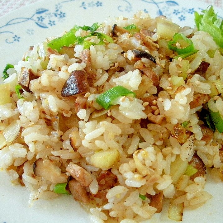 炒めて簡単☆セロリと焼き豚のチャーハン☆